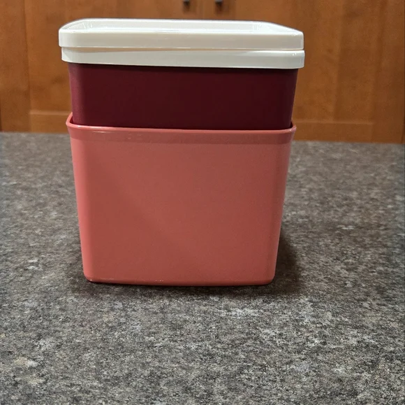 Tupperware Retro Chic Square Round 2-pc Set - Picture 3 of 3